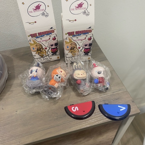 The Monsters Mischief Vinyl Figures Set - Picture 4 of 6